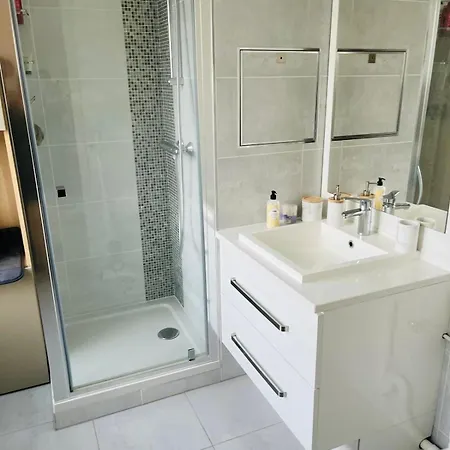 Studio De 28m²-proche De Paris * Левалуа-Пере